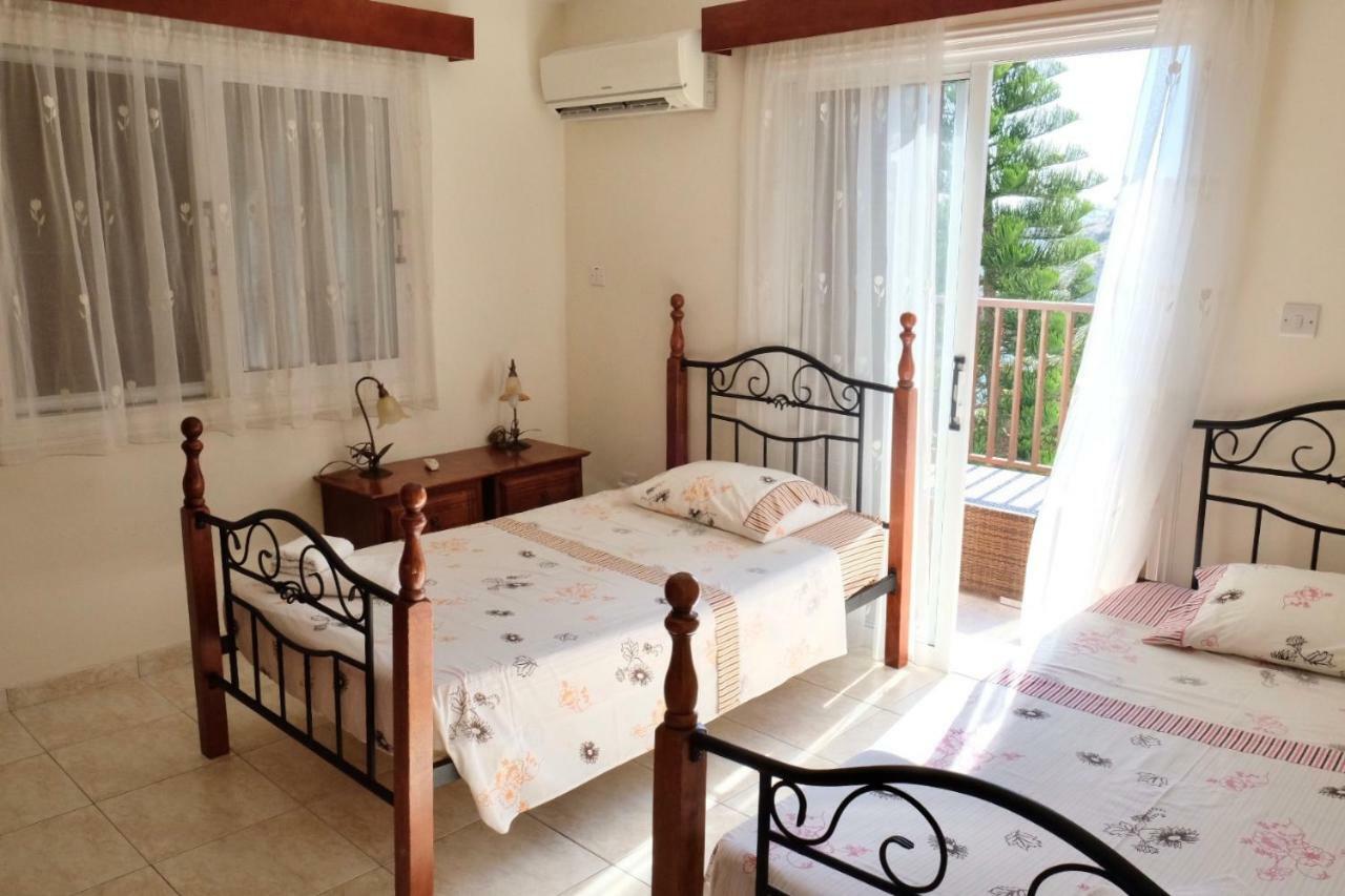 Villa On The First Line Peyia Esterno foto