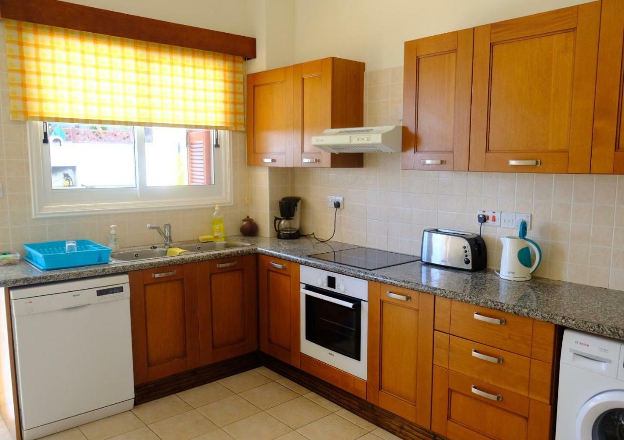 Villa On The First Line Peyia Esterno foto